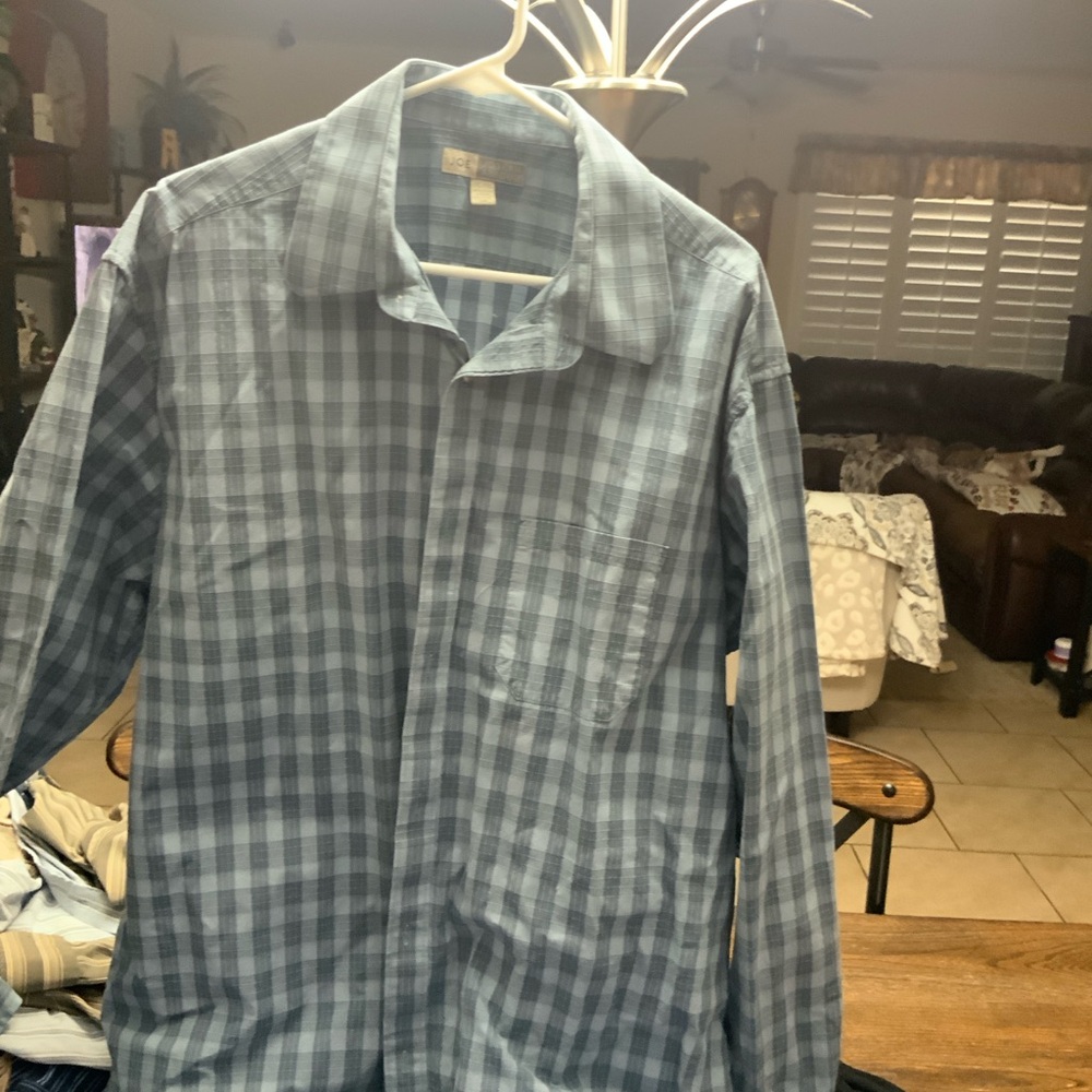 Men’s button up dress shirt